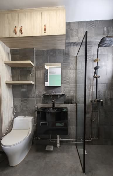 495A Tampines Street 43, 495A Tampines Street 43, 4 Bedrooms, 1,582 sqft, HDB Flat For Sale, by Shawn Kuek, 500148631 - Master Bathroom - PropertyGuru.com.sg