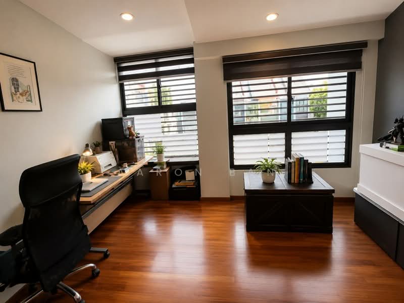 Springside Avenue, Springside Avenue, 5 Bedrooms, 4,000 sqft, Terraced House For Sale, by Aaron Ban, 500148648 - Study - PropertyGuru.com.sg