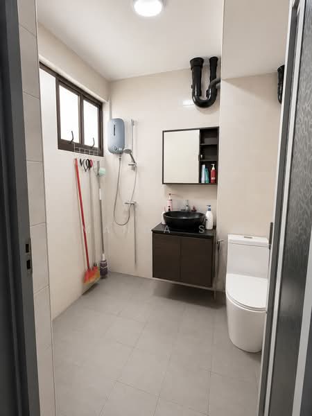 11 Marsiling Drive, 11 Marsiling Drive, Room Rental, 120 sqft, HDB Flat For Rent, by Amanda Sim, 500148657 - Common Toilet - PropertyGuru.com.sg
