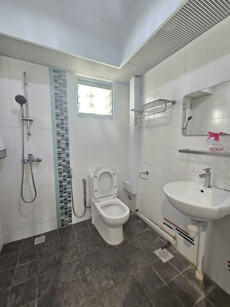 613C Punggol Drive, 613C Punggol Drive, 3 Bedrooms, 1,001 sqft, HDB Flat For Sale, by Bernard Tang, 500148665 - Bathroom - PropertyGuru.com.sg