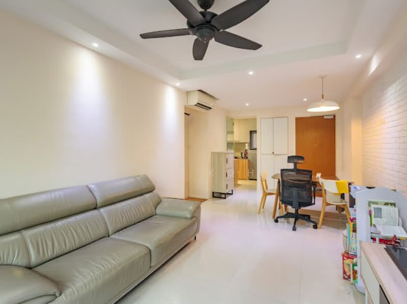 310B Punggol Walk, 310B Punggol Walk, 3 Bedrooms, 990 sqft, HDB Flat For Sale, by Zee Koh, 500148680 - Living Room - PropertyGuru.com.sg