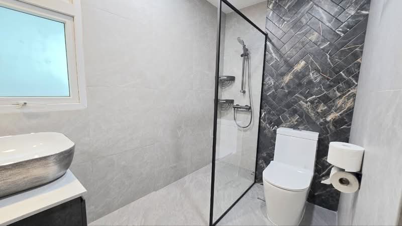 Edelweiss Park Condo, 90 Flora Road, 3 Bedrooms, 1,281 sqft, Condominium For Sale, by Fay Lim, 500148688 - Master Bathroom - PropertyGuru.com.sg