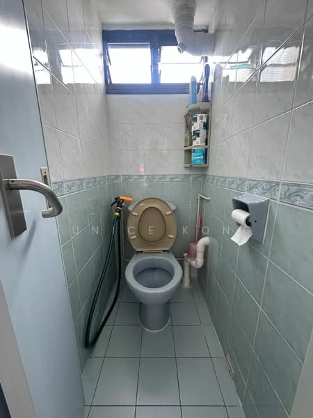 33 Marine Crescent, 33 Marine Crescent, Room Rental, 180 sqft, HDB Flat For Rent, by Eunice Kong, 500148690 - Bathroom - PropertyGuru.com.sg