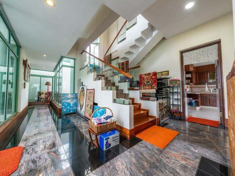 🌟High-Value Elevated STUNNING GCB with Future Potential! WIDE FRONTAGE🌟, , 6 Bedrooms, 7,000 sqft, Good Class Bungalow For Sale, by Martin Goh 吴伟楠, 500148692 - Interior - PropertyGuru.com.sg