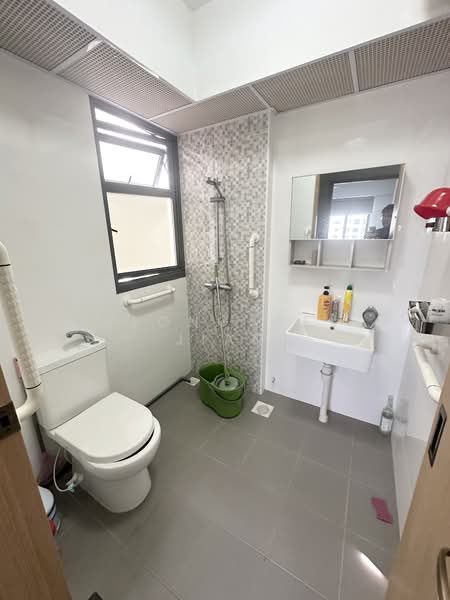 460A Sengkang West Way, 460A Sengkang West Way, Room Rental, 100 sqft, HDB Flat For Rent, by Yeong Wei Jian, 500148707 - Bathroom - PropertyGuru.com.sg