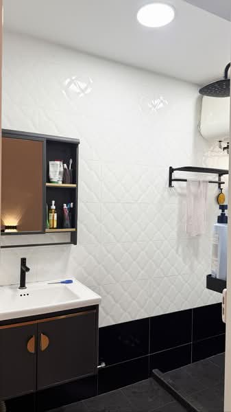 547 Jurong West Street 42, 547 Jurong West Street 42, 3 Bedrooms, 1,506 sqft, HDB Flat For Sale, by Zai ., 500148710 - Common Bathroom - PropertyGuru.com.sg