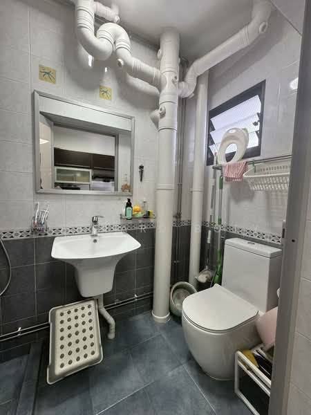 692A Choa Chu Kang Crescent, 692A Choa Chu Kang Crescent, 3 Bedrooms, 1,184 sqft, HDB Flat For Sale, by Leonard Boey, 500148711 - Bathroom - PropertyGuru.com.sg