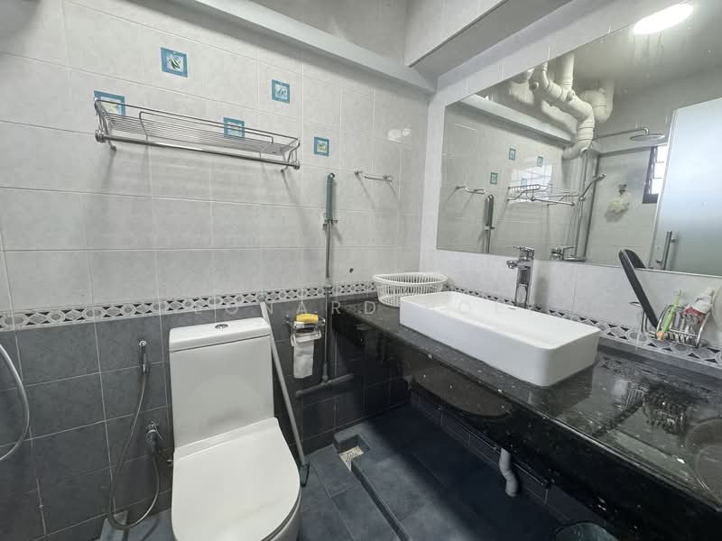 692A Choa Chu Kang Crescent, 692A Choa Chu Kang Crescent, 3 Bedrooms, 1,184 sqft, HDB Flat For Sale, by Leonard Boey, 500148711 - Bathroom - PropertyGuru.com.sg