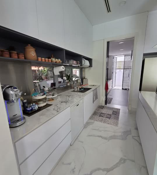 Sundridge Park, COTSWOLD CLOSE, 7 Bedrooms, 13,000 sqft, Detached House For Sale, by Dan Lim, 500148713 - Kitchen - PropertyGuru.com.sg