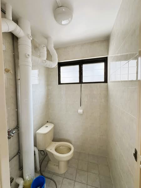 315 Serangoon Avenue 2, 315 Serangoon Avenue 2, 3 Bedrooms, 980 sqft, HDB Flat For Sale, by Christopher Tay, 500148714 - Bathroom - PropertyGuru.com.sg