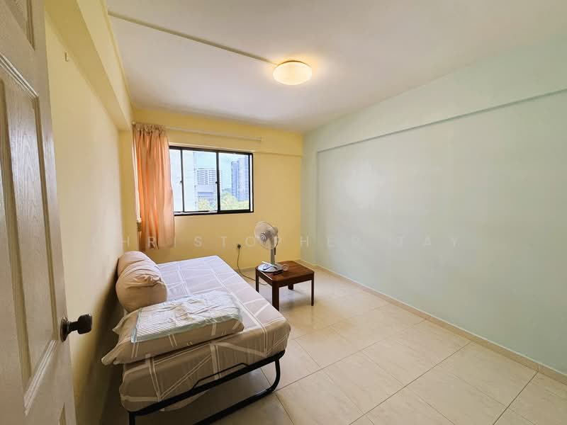 315 Serangoon Avenue 2, 315 Serangoon Avenue 2, 3 Bedrooms, 980 sqft, HDB Flat For Sale, by Christopher Tay, 500148714 - Bedroom - PropertyGuru.com.sg