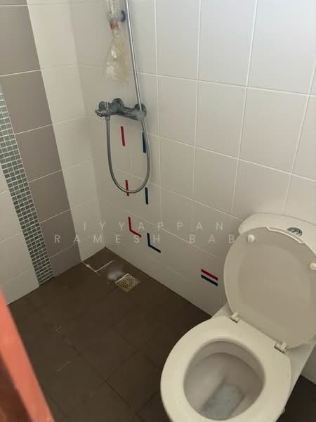 127C Kim Tian Road, 127C Kim Tian Road, 2 Bedrooms, 667 sqft, HDB Flat For Sale, by Iyyappan Ramesh Babu, 500148718 - Bathroom - PropertyGuru.com.sg