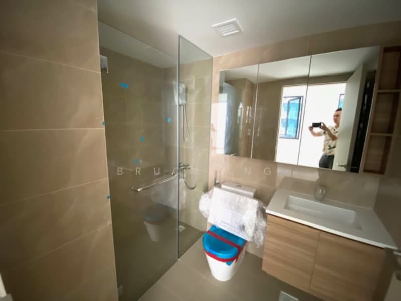 Treasure at Tampines, 57 Tampines Lane, 1 Bedroom, 463 sqft, Condominium For Sale, by Bruce Ang, 500148727 - Bathroom - PropertyGuru.com.sg