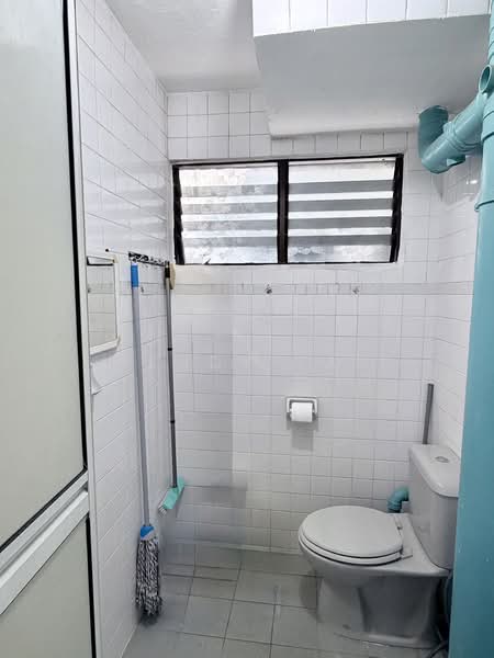 149 Silat Avenue, 149 Silat Avenue, 2 Bedrooms, 721 sqft, HDB Flat For Sale, by Wendy Tan, 500148756 - Kitchen Bathroom - PropertyGuru.com.sg