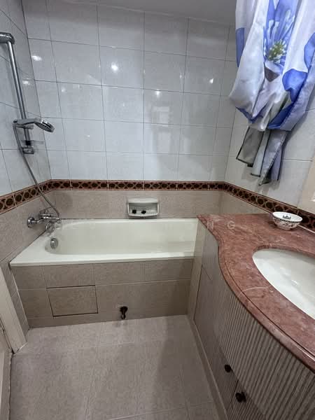 Parkview Apartments, 3 Bukit Batok Street 25, 2 Bedrooms, 980 sqft, Apartment For Rent, by Lua Chong Teck, 500148801 - Bathroom - PropertyGuru.com.sg