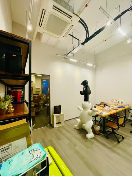 CT Hub, 2 Kallang Avenue, 1,668 sqft, Light Industrial (B1) For Sale, by Zola Tan, 500148812 - Study - CommercialGuru.com.sg