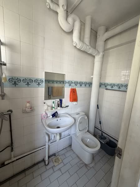 487C Tampines Street 45, 487C Tampines Street 45, 3 Bedrooms, 1,140 sqft, HDB Flat For Sale, by Zeno ., 500148821 - Bathroom - PropertyGuru.com.sg