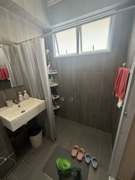 487C Tampines Street 45, 487C Tampines Street 45, 3 Bedrooms, 1,140 sqft, HDB Flat For Sale, by Zeno ., 500148821 - Bathroom - PropertyGuru.com.sg