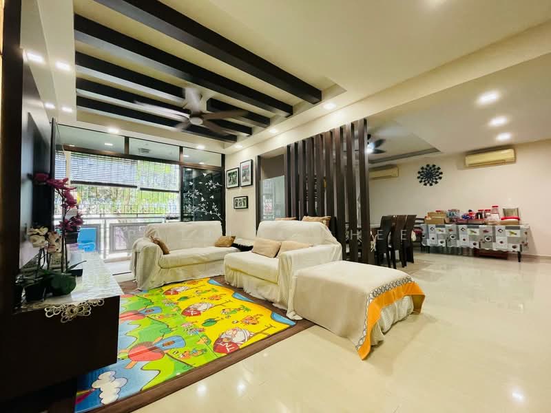 202B Sengkang East Road, 202B Sengkang East Road, 4 Bedrooms, 1,399 sqft, HDB Flat For Sale, by Patrick Chee, 500148827 - Living Room - PropertyGuru.com.sg