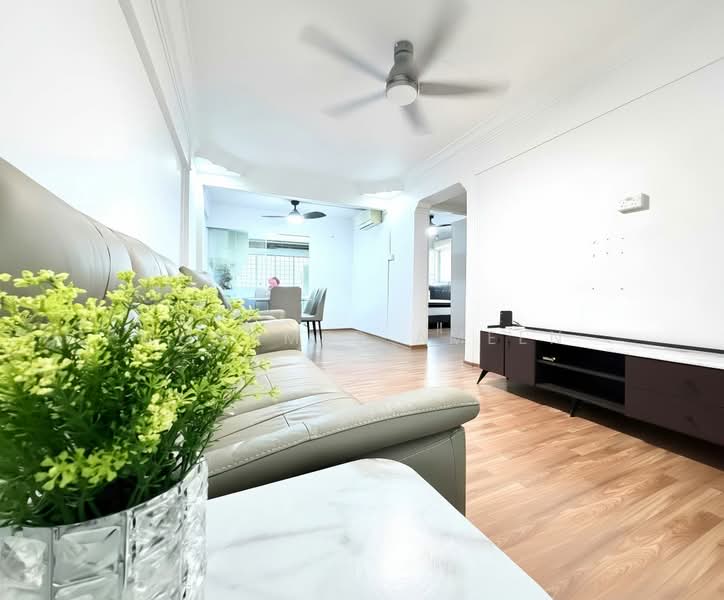 631 Ang Mo Kio Avenue 4, 631 Ang Mo Kio Avenue 4, 2 Bedrooms, 721 sqft, HDB Flat For Sale, by Mohamed Ameen, 500148828 - Living Room - PropertyGuru.com.sg