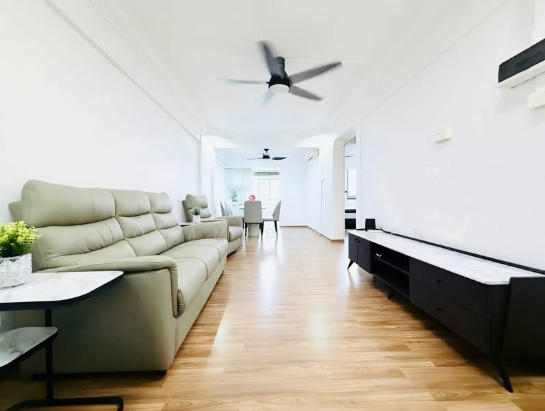 631 Ang Mo Kio Avenue 4, 631 Ang Mo Kio Avenue 4, 2 Bedrooms, 721 sqft, HDB Flat For Sale, by Mohamed Ameen, 500148828 - Living Room - PropertyGuru.com.sg