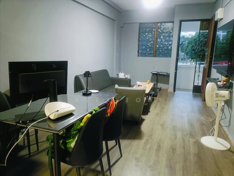 570 Ang Mo Kio Avenue 3, 570 Ang Mo Kio Avenue 3, 2 Bedrooms, 721 sqft, HDB Flat For Sale, by Alex Toh, 500148829 - Living Room - PropertyGuru.com.sg