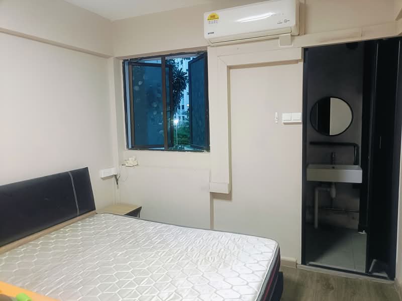 570 Ang Mo Kio Avenue 3, 570 Ang Mo Kio Avenue 3, 2 Bedrooms, 721 sqft, HDB Flat For Sale, by Alex Toh, 500148829 - Bedroom - PropertyGuru.com.sg