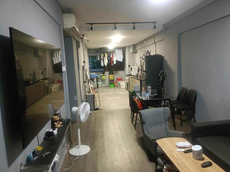 570 Ang Mo Kio Avenue 3, 570 Ang Mo Kio Avenue 3, 2 Bedrooms, 721 sqft, HDB Flat For Sale, by Alex Toh, 500148829 - Living Room - PropertyGuru.com.sg