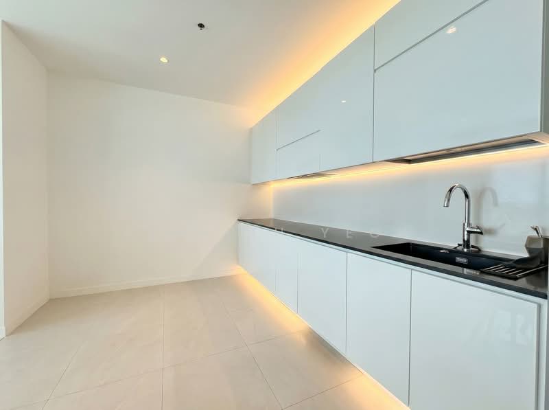 The Oceanfront @ Sentosa Cove, , 4 Bedrooms, 2,077 sqft, Condominium For Sale, by Kenneth Yeoh, 500148832 - Kitchen - PropertyGuru.com.sg