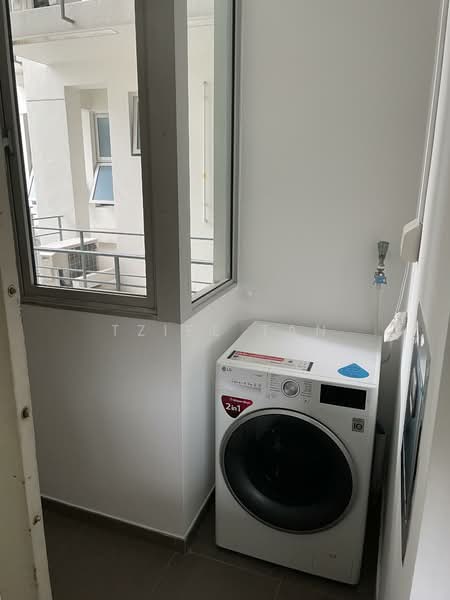 The Esta, 39 Amber Gardens, 3 Bedrooms, 1,313 sqft, Condominium For Sale, by Tziee Tan, 500148839 - Interior - PropertyGuru.com.sg