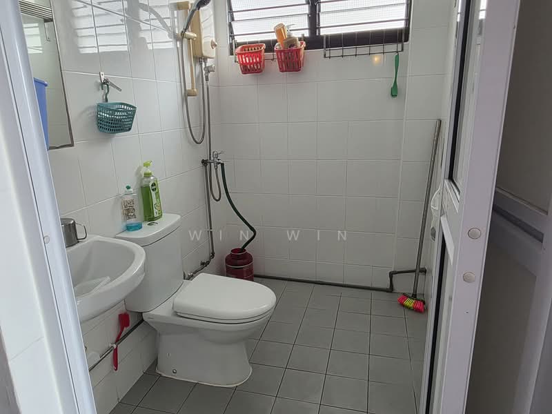 798 Yishun Ring Road, 798 Yishun Ring Road, 3 Bedrooms, 1,108 sqft, HDB Flat For Sale, by WIN win, 500148852 - Bathroom - PropertyGuru.com.sg