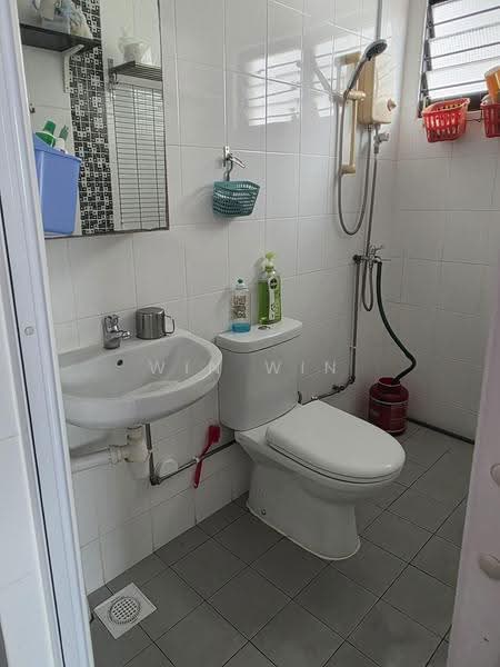 798 Yishun Ring Road, 798 Yishun Ring Road, Sembawang / Yishun, 3 Bedrooms, 1,108 sqft, HDB Flat For Sale, by WIN win, 500148852 - Bathroom - PropertyGuru.com.sg