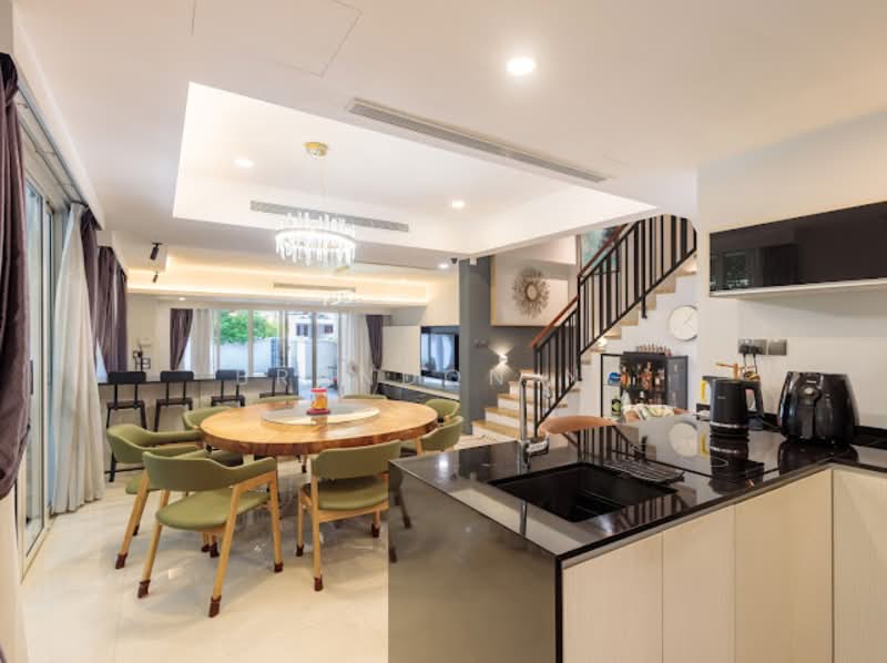 Homes at Eastwood Place, 8 Eastwood Place, 6 Bedrooms, 5,200 sqft, Terraced House For Sale, by Brandon Ng, 500148867 - Dining Room - PropertyGuru.com.sg
