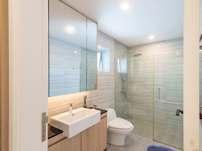Homes at Eastwood Place, 8 Eastwood Place, 6 Bedrooms, 5,200 sqft, Terraced House For Sale, by Brandon Ng, 500148867 - Bathroom - PropertyGuru.com.sg