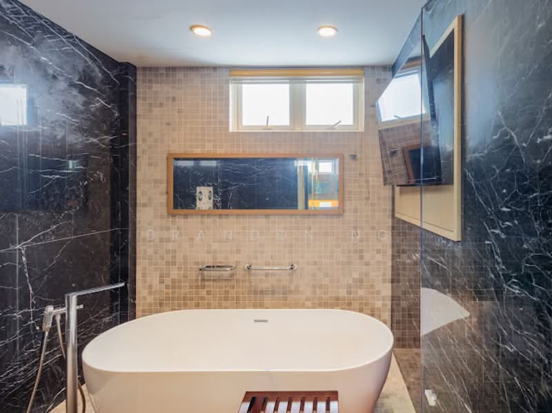 Homes at Eastwood Place, 8 Eastwood Place, 6 Bedrooms, 5,200 sqft, Terraced House For Sale, by Brandon Ng, 500148867 - Bathroom - PropertyGuru.com.sg