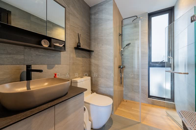 Waterbank at Dakota, 84 Dakota Crescent, 2 Bedrooms, 883 sqft, Condominium For Sale, by Daron Ang, 500148875 - Master Bath - #PropertyPartners - PropertyGuru.com.sg