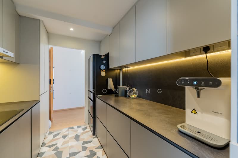 Waterbank at Dakota, 84 Dakota Crescent, 2 Bedrooms, 883 sqft, Condominium For Sale, by Daron Ang, 500148875 - Kitchen - #PropertyPartners - PropertyGuru.com.sg