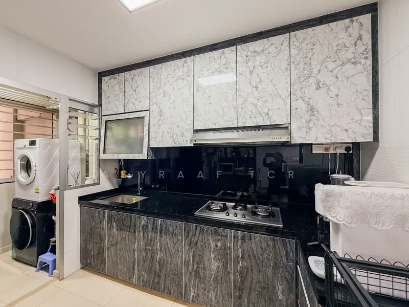 438A Bukit Batok West Avenue 8, 438A Bukit Batok West Avenue 8, 3 Bedrooms, 1,001 sqft, HDB Flat For Sale, by Asyraaf TCR, 500148883 - Kitchen - PropertyGuru.com.sg