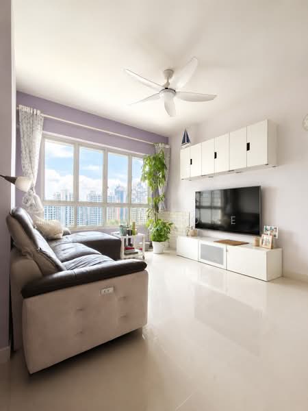 511B Yishun Street 51, 511B Yishun Street 51, 3 Bedrooms, 1,001 sqft, HDB Flat For Sale, by Lynn Hope Tan, 500148885 - Living Room - PropertyGuru.com.sg