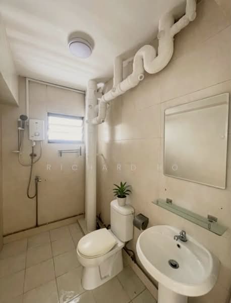 143 Lorong 2 Toa Payoh, 143 Lorong 2 Toa Payoh, 3 Bedrooms, 1,184 sqft, HDB Flat For Sale, by Richard Ho, 500148893 - Common Bathroom - PropertyGuru.com.sg