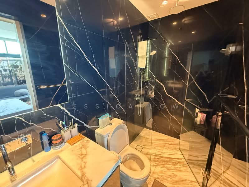 Nicole Green, 68 Guillemard Road, 3 Bedrooms, 2,260 sqft, Apartment For Sale, by Jessica Low, 500148909 - Bathroom - PropertyGuru.com.sg