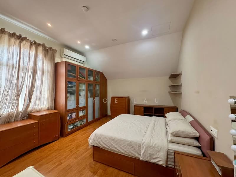 Location! Location! Freehold Corner Semi Detach, Miss or regret!, 1km MGS, Bukit Timah, Dunearn Rd, Maple Ave, Cherry Ave, 6 Bedrooms, 5,700 sqft, Semi-Detached House For Sale, by Joyce Lau, 500148914 - Junior Master Bedroom - PropertyGuru.com.sg