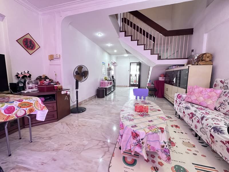 238 Hougang Avenue 1, 238 Hougang Avenue 1, 3 Bedrooms, 1,485 sqft, HDB Flat For Sale, by Alvin Liew, 500148919 - Living Room - PropertyGuru.com.sg