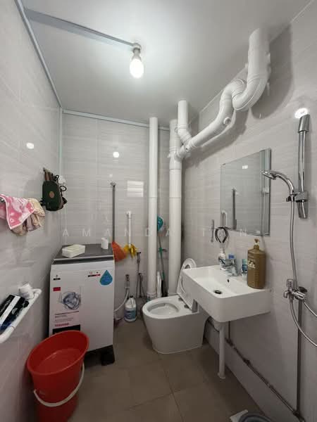407 Bukit Batok West Avenue 4, 407 Bukit Batok West Avenue 4, Room Rental, 100 sqft, HDB Flat For Rent, by Amanda Tan, 500148923 - Bathroom - PropertyGuru.com.sg
