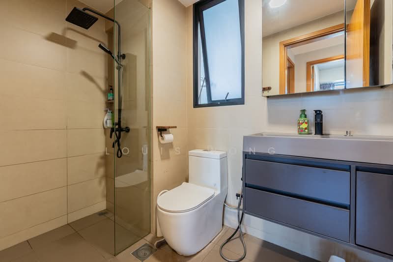 Waterbank at Dakota, 84 Dakota Crescent, 2 Bedrooms, 883 sqft, Condominium For Sale, by Louis Wong, 500148926 - Bathroom - PropertyGuru.com.sg