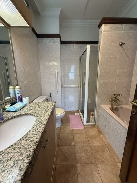 10A Mount Sinai lane, , 6 Bedrooms, 6,000 sqft, Bungalow House For Sale, by Juita Tan, 500148949 - Bathroom - PropertyGuru.com.sg