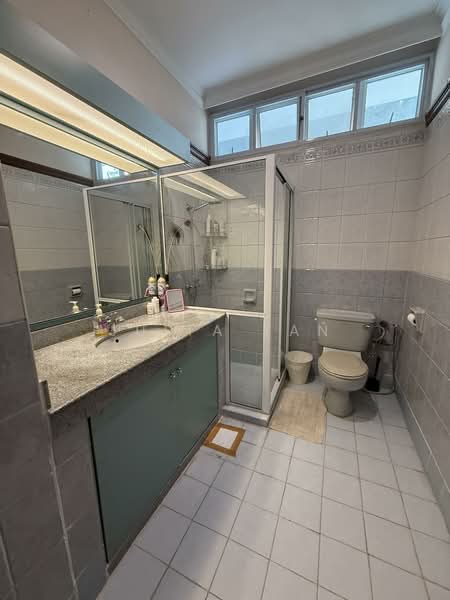 10A Mount Sinai lane, , 6 Bedrooms, 6,000 sqft, Bungalow House For Sale, by Juita Tan, 500148949 - Bathroom - PropertyGuru.com.sg