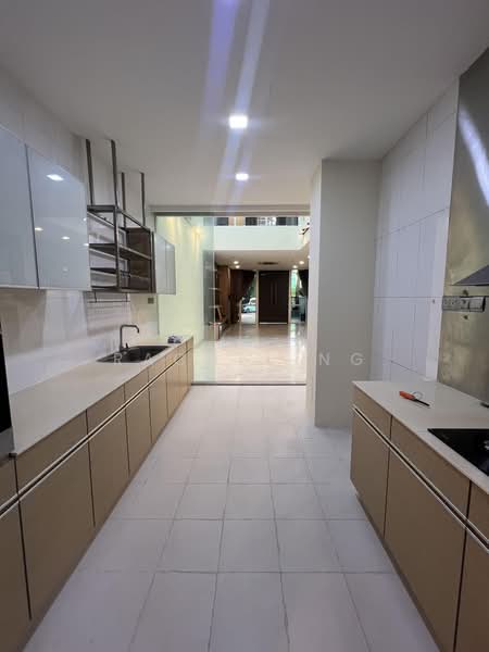 Springside Avenue, Springside avenue, 6 Bedrooms, 4,155 sqft, Terraced House For Sale, by Rachel ng, 500148973 - Kitchen - PropertyGuru.com.sg