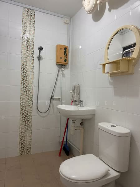 325 Woodlands Street 32, 325 Woodlands Street 32, 4 Bedrooms, 1,754 sqft, HDB Flat For Sale, by Patrick Chee, 500148975 - Bathroom - PropertyGuru.com.sg