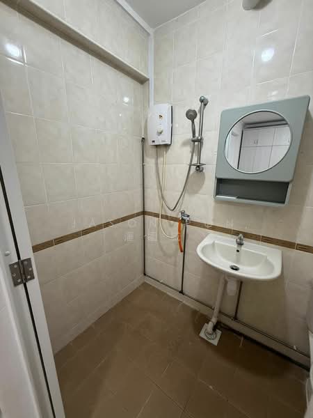 370 Bukit Batok Street 31, 370 Bukit Batok Street 31, Room Rental, 150 sqft, HDB Flat For Rent, by Jason Pon 潘國威, 500148978 - Bathroom - PropertyGuru.com.sg